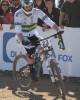 Le champion du monde 2009 de 4X, Jared Graves r�alise un excellent run de descente qui le place en 12�me position.