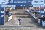 C'est finalement, Steve Peat qui enl�ve tout espoir � Mick Hannah ...