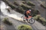 Dans le sable noir