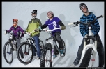Les riders se pr�parent � partir dans l'igloo