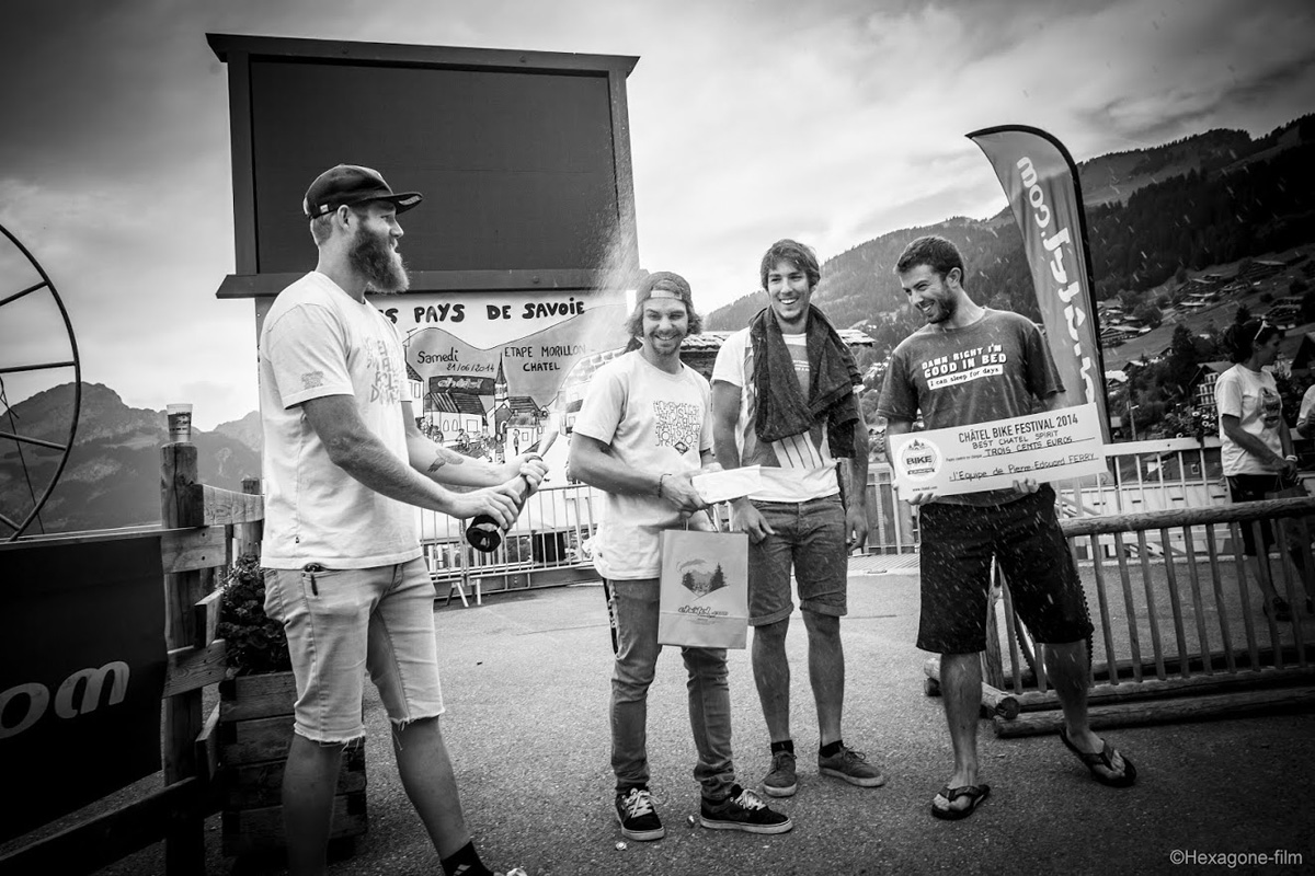 L'équipe d'Hexagone remporte le Bike Festival de Châtel ! 