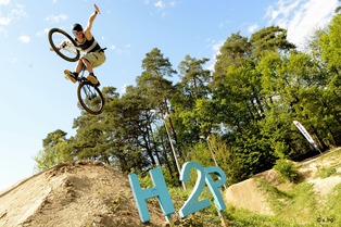 Y Games: H2P Dirt Contest