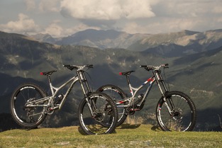 Bike Porn: Les Supreme V4 WORLDS