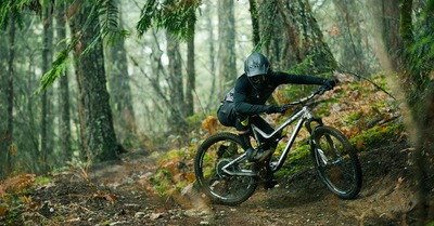 Yoann Barelli chez Commencal Vallnord et Dakine