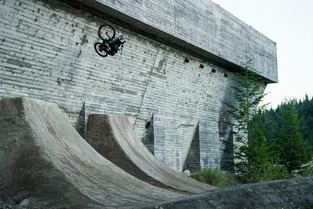 Brandon Semenuk Raw 100 - version Urbex
