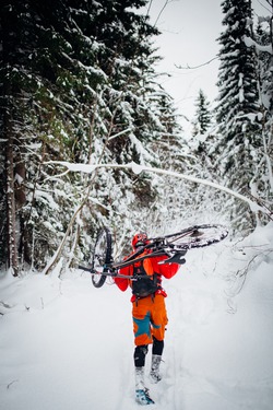 Vélo sur neige: et ça porte dans les singles enneigés